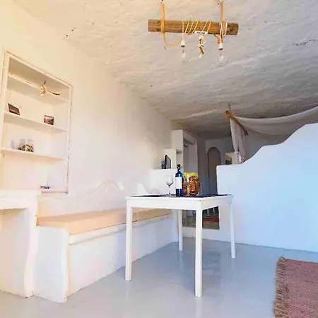 Traditional Syrma Nikos Apartman *