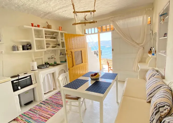 Traditional Syrma Nikos Klima (Milos)